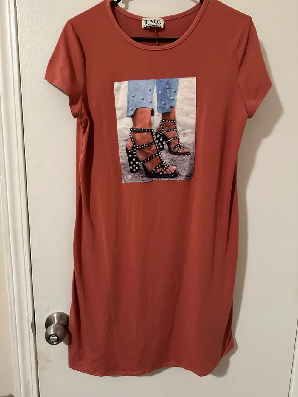 Rust Graphic Mini Dress with Pearl-Stud Heels Print - Picture 2 of 4